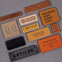 Étiquettes de vêtements personnalisées avec logo en relief, en cuir PU découpé au laser, lavables, pour vêtements et sacs