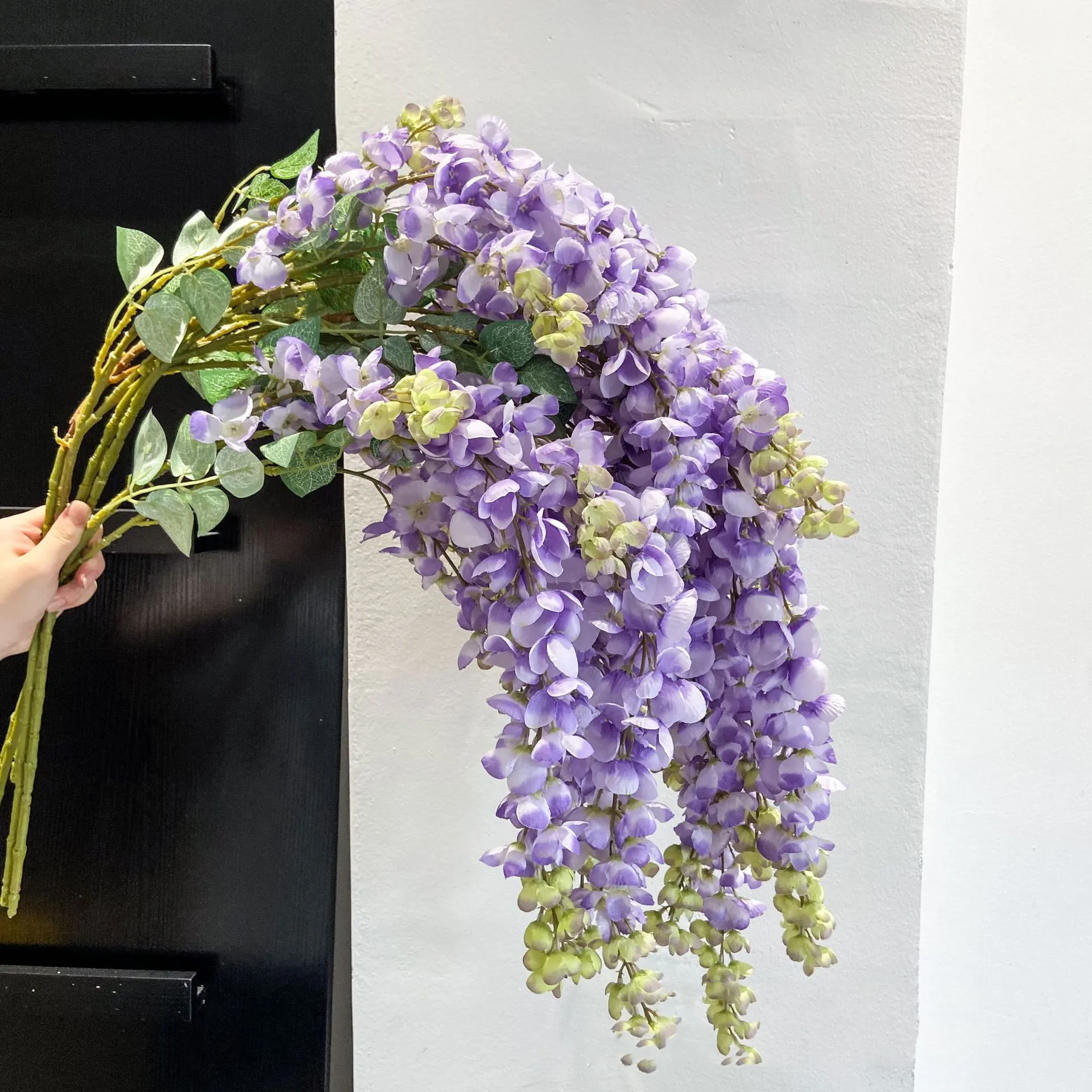 Venta al por mayor Globo rojo púrpura falso flores colgantes de glicinia artificial flores colgantes vid