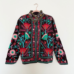 Kimono Corto Acolchado Floral Ecológico de la Mejor Calidad para Mujer, Otoño/Invierno, Decorado con Botones Bordados, Color Negro Regular - Product Image 1