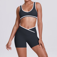 Celana Yoga Pendek Pinggang Sedang Anti Kusut Berbahan Spandex/Nilon, Model Ketat, Bernapas, Warna-Blok, Dua Sisi, Tekstur Halus, Cocok untuk Olahraga Lari