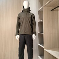 Veste Homme Luxe avec Logo Personnalisé, Softshell Noir Imperméable Coupe-Vent à Capuche pour Sports de Plein Air, Design Zippé Noir