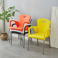 Chaise en plastique bleue empilable de loisirs avec pieds en fer de bonne qualité, fauteuil en plastique de jardin d'extérieur