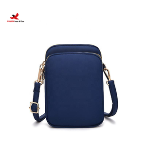 Bolso cruzado impermeable Oxford con tres cremalleras y estampado de dibujos animados, estilo de moda, para teléfono móvil, pedido a granel RTS - Product Image 2