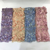 Tissu de dentelle de tulle brodé de fleurs de luxe pour robe de mariée personnalisable
