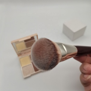 Pinceau de maquillage pour fond de teint à face inclinée avec manche en bois naturel, pinceau de fond de teint liquide crème de grande taille - Product Image 3