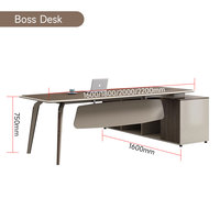 Moderna Scrivania Direzionale di Lusso a L in Legno con Libreria, Luce LED e Sedia in Pelle - Arredamento Ufficio Premium