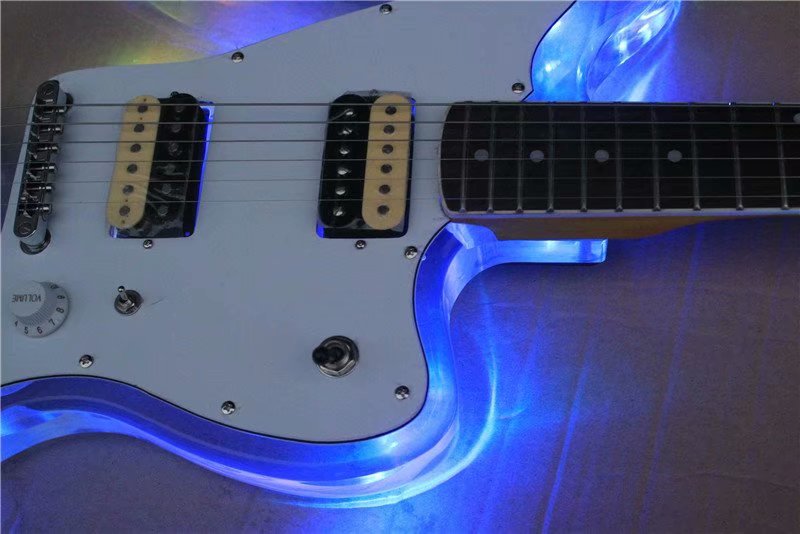 フライング高品質アクリル製エレキギター 7色LEDライト ホワイト