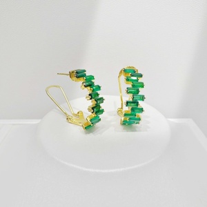 Boucles d'oreilles en argent 925 plaqué or 14 carats, serties d'émeraudes et de zircone colorée taille baguette, style coréen vintage, pour soirée de luxe - Product Image 1