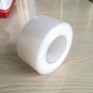 Cinta Médica Transpirable Perforada de 2.5cm, Cinta Transparente de PE para Extensión de Pestañas, Fácil de Rasgar a Mano, Cómoda y de Uso Sencillo - Product Image 4