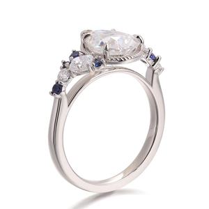 Anillo de Moissanita en Forma de Pera, Oro Blanco de 10K, Gema de Laboratorio, Joyería Fina Personalizable, Diseños Clásicos de Lujo para Boda, Eternidad - Product Image 1