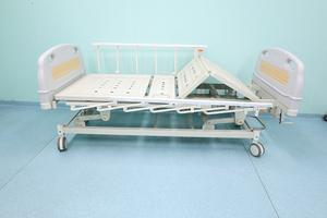 <span class=keywords><strong>Lit</strong></span> d'hôpital manuel à <span class=keywords><strong>double</strong></span> secousse LeKang avec construction métallique, certifié ISO, caractéristiques de soins aux patients, classe II, garantie de 2 ans - Product Image 4