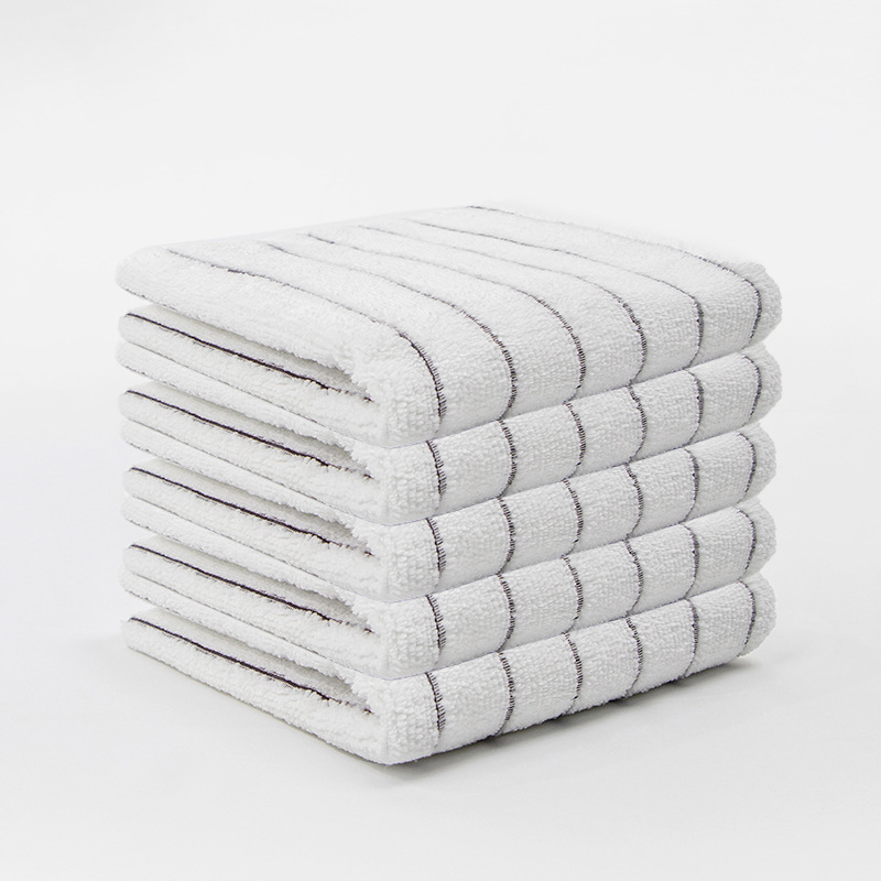 Tissu blanc à rayures grises
