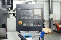 Fraiseuse CNC verticale à rail rigide XK7136, broche BT40, commande GSK, haute précision, magazine d'outils automatique simple ou optionnel