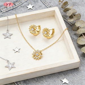 เครื่องประดับเฮงเตี้ยน ต่างหูห่วงรูปดอกเดซี่ชุบทอง 18K และจี้ ชุดเครื่องประดับแฟชั่นขายส่ง สำหรับผู้หญิง ลุคฤดูใบไม้ผลิ/เดท/ปาร์ตี้ - Product Image 4