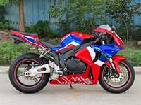 Moto de course sur circuit d'occasion Honda CBR1000RR 1000cc, quatre cylindres, sportive, rouge Repsol