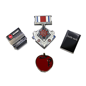 Al por mayor: Pines de solapa esmaltados metálicos personalizados con forma de sombrero, Pines de solapa tipo escudo, Pines de uniforme, Pines de solapa tipo medalla vintage para personalización - Product Image 4