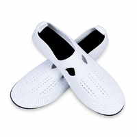 Chaussures de sport aquatiques multifonctions pour femmes et hommes, légères, à séchage rapide, à semelle plate, pour la plage, la piscine, le surf, le yoga, avec empeigne en mesh et semelle extérieure en TPR
