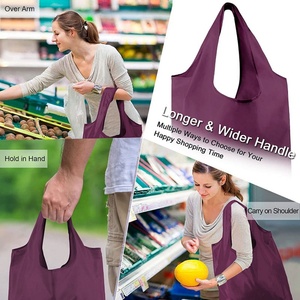 Sacs fourre-tout en polyester réutilisables écologiques personnalisés en gros, pliables, avec logo imprimé et motif lettres, pour le voyage - Product Image 6