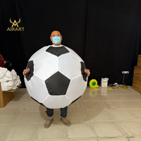Costume de mascotte gonflable en forme de ballon de football pour défilés de stades, festivals de supporters, et présentations commerciales sportives