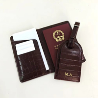Ensemble de porte-passeport, étiquette de bagage et porte-cartes de crédit en cuir PU à motif crocodile avec logo personnalisé en gros