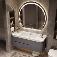 Meuble-lavabo de salle de bain d'hôtel moderne et minimaliste avec vasque en céramique intégrée, miroir intelligent à LED avec rangement et fonction anti-buée