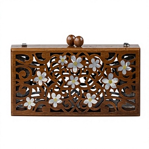 Pochette de soirée de luxe ElaraPearl en bois avec incrustation de nacre, idéale pour les mariages, les célébrations nuptiales et les occasions prestigieuses - Product Image 1
