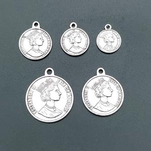 Vente en gros de collier rond tête de reine pièce de monnaie en forme de médaillon pour la fabrication de bijoux pendentifs à breloque - Product Image 2
