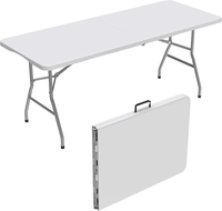 Table pliante rectangulaire en plastique HDPE blanc durable pour l'extérieur, avec pieds pliants, idéale pour les dîners, les jardins, les fêtes, les événements et les hôtels.