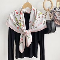 Foulard en soie à bordure beige et motif floral, imprimé roses vintage, carré - Accessoire chic avec bordure bleue
