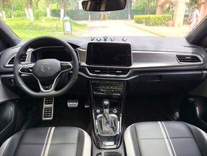 Volkswagen T-<span class=keywords><strong>ROC</strong></span> 2023 d'<span class=keywords><strong>occasion</strong></span>, SUV compact allemand, 1.5T 7DCT LHD 160HP R-Line, jantes 18 pouces, toit panoramique, voiture d'<span class=keywords><strong>occasion</strong></span> fiable - Product Image 4