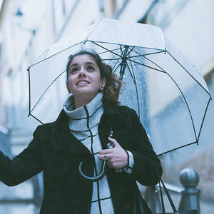 Grosir Pabrik Tiongkok Moq kecil Logo tahan angin kustom payung hujan wanita transparan gelembung jernih - Product Image 5