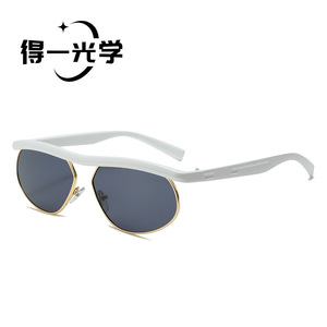 Gafas de sol deportivas de metal con media montura, negras, UV400 Tipo 3 para mujer - Product Image 3