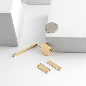 ผู้ผลิตป้ายโลหะสำหรับเสื้อผ้าและกล่องสัมภาระ ทำจากโลหะผสมสังกะสี - รับผลิตตามแบบมืออาชีพ - Product Image 6