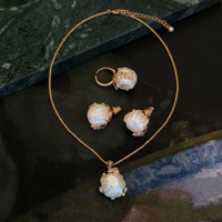 KAMMY Vente en gros Ensemble de bijoux 3 pièces en laiton plaqué or 18 carats avec fausses perles baroques, collier, boucles d'oreilles et bague, style vintage, personnalisé pour mariage