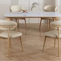 Chaise de salle à manger nordique avec revêtement en cuir PU, dossier incurvé et pieds en métal pour cuisine, restaurant, maison