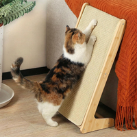 Griffoir pour chat avec cadre en bambou, 2-en-1, rampe verticale, coussin en sisal, angle de 70 degrés, fixation auto-agrippante, protection murale et sol, 24,8 pouces