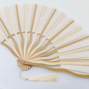STARGIFT Abanico de Mano de Bambú con Diseño Elegante de 21 cm (8 Pulgadas), Económico, con Mango de Bambú y Estampado de Seda Blanca para Novias, Bodas y Fiestas - Product Image 3