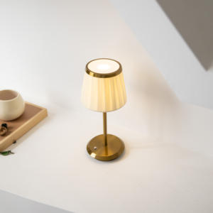 Luxe LED oplaadbare tafellamp met stoffen lampenkap Uniek design bureaulamp Decoratieve restaurant woonkamer tafellamp - Product Image 4