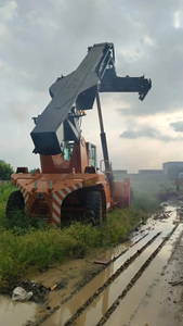 Precio barato Grúa de elevación de contenedores y puertos Ferrari 278 apilador de alcance, apilador de alcance de contenedores de 42 toneladas fabricado en Italia Ferrari 278 - Product Image 6