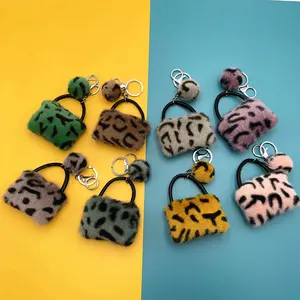 Commercio all'ingrosso leopardo carino Pom soffice portachiavi in pelliccia sintetica ciondolo borsa in peluche Charms donne ragazze regalo portachiavi ciliegia