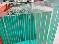 Panneaux de verre de sécurité laminés double/triple transparents de 8 mm à 50 mm, protection UV pour usage industriel, hospitalier et en atelier, conforme à la norme AS/NZS2208