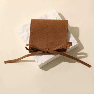 กระเป๋าใส่เครื่องประดับไมโครไฟเบอร์คุณภาพสูง ปี 2026 ผลิตตามสั่ง พร้อมโลโก้ สีตามต้องการ มีสายคล้องและกระดุม กระเป๋าใส่เครื่องประดับผ้ากำมะหยี่ - Product Image 5