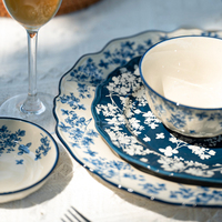 Service de table en porcelaine rétro, motif floral, style britannique classique, bleu et blanc, assiettes de dîner durables, compatibles micro-ondes