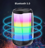 Haut-parleur portable à son surround Pluse4 avec mini lumière LED colorée, caisson de basses, étanche et sans fil pour une utilisation en extérieur