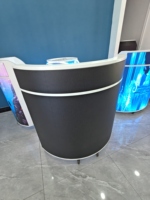 Écran LED portable P1.86 incurvé sur roulettes pour stand DJ, comptoir de bar, salon professionnel, discothèque, festival de musique, pub