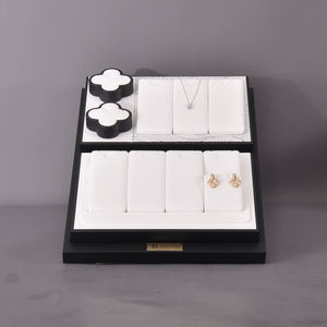 ชุดจัดแสดงเครื่องประดับหนัง PU ดีลักซ์แบบกำหนดเอง พร้อมที่แขวนจี้และสร้อยคอ สำหรับร้านขายเครื่องประดับ - Product Image 2