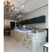 Exklusive Restaurant-Bartheke aus Luxusstein mit Dicker Kante, Maßgefertigte Rosa Terrazzo-Barplatte
