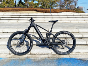 Vélo électrique 4LEAF China Carbon Fiber Bike E Mountain Montana EMTB M820 E-Bike 29 pouces Scarlet Witch - Product Image 2