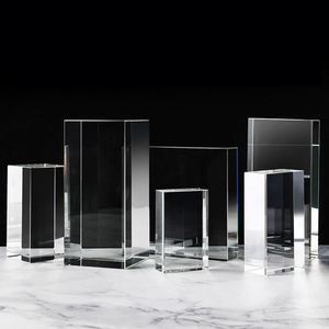 Cubo de Cristal Grabado con Láser 3D Personalizado al por Mayor, Impresión UV, Regalo Empresarial, Tema Deportivo o de Amor, Cubo de Cristal en Blanco - Product Image 1