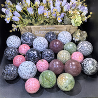 Sphère de rubis naturel poli, coquille de jaspe kiwi, pierre de préhnite, zoïsite, boule de cristal de quartz fraise pour la décoration intérieure